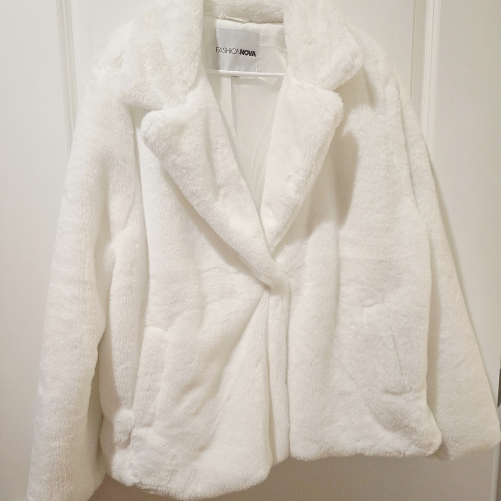 Fashion Nova Women's Plush White Teddy Jacket